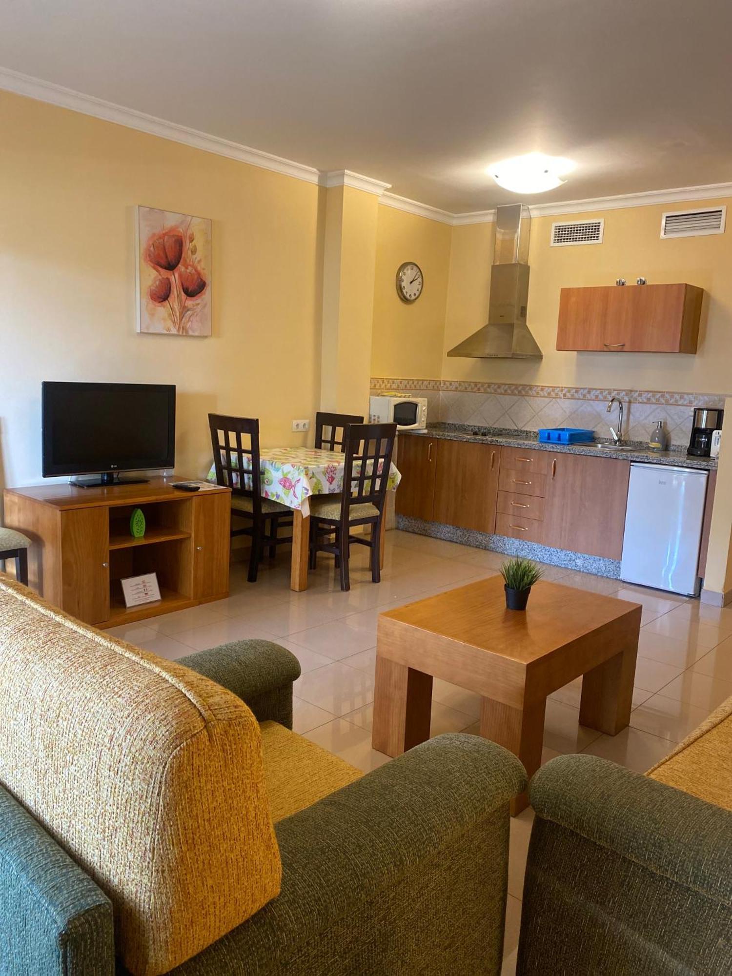 Apartamentos Maria Del Carmen Torremolinos Exterior photo