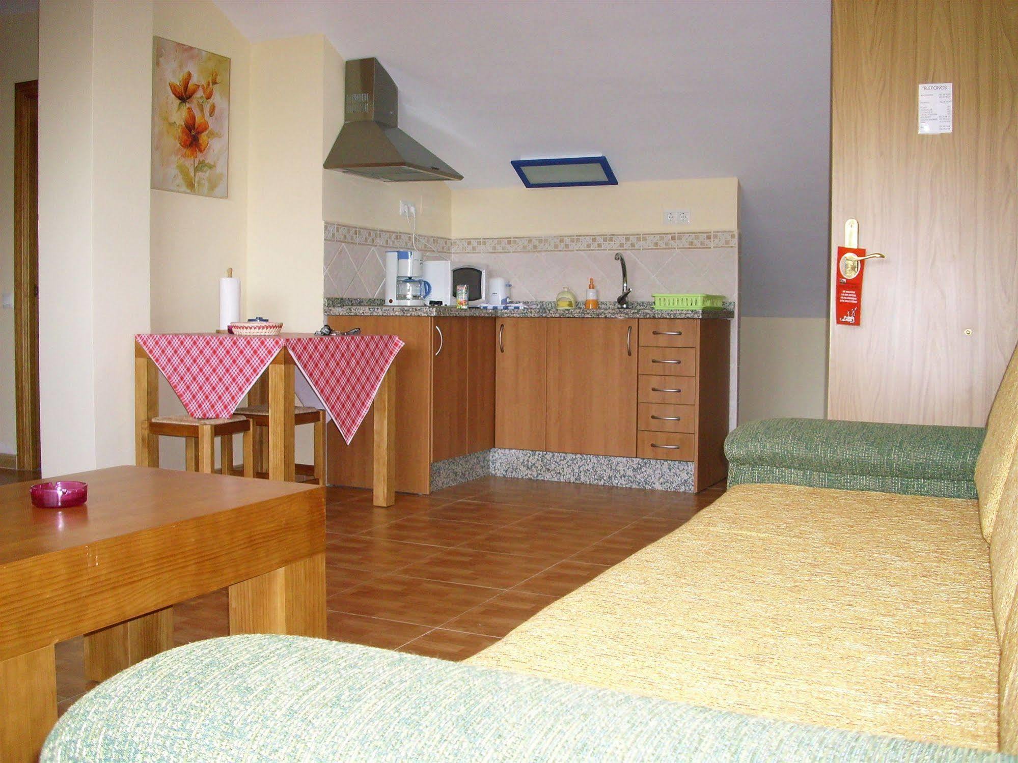 Apartamentos Maria Del Carmen Torremolinos Exterior photo