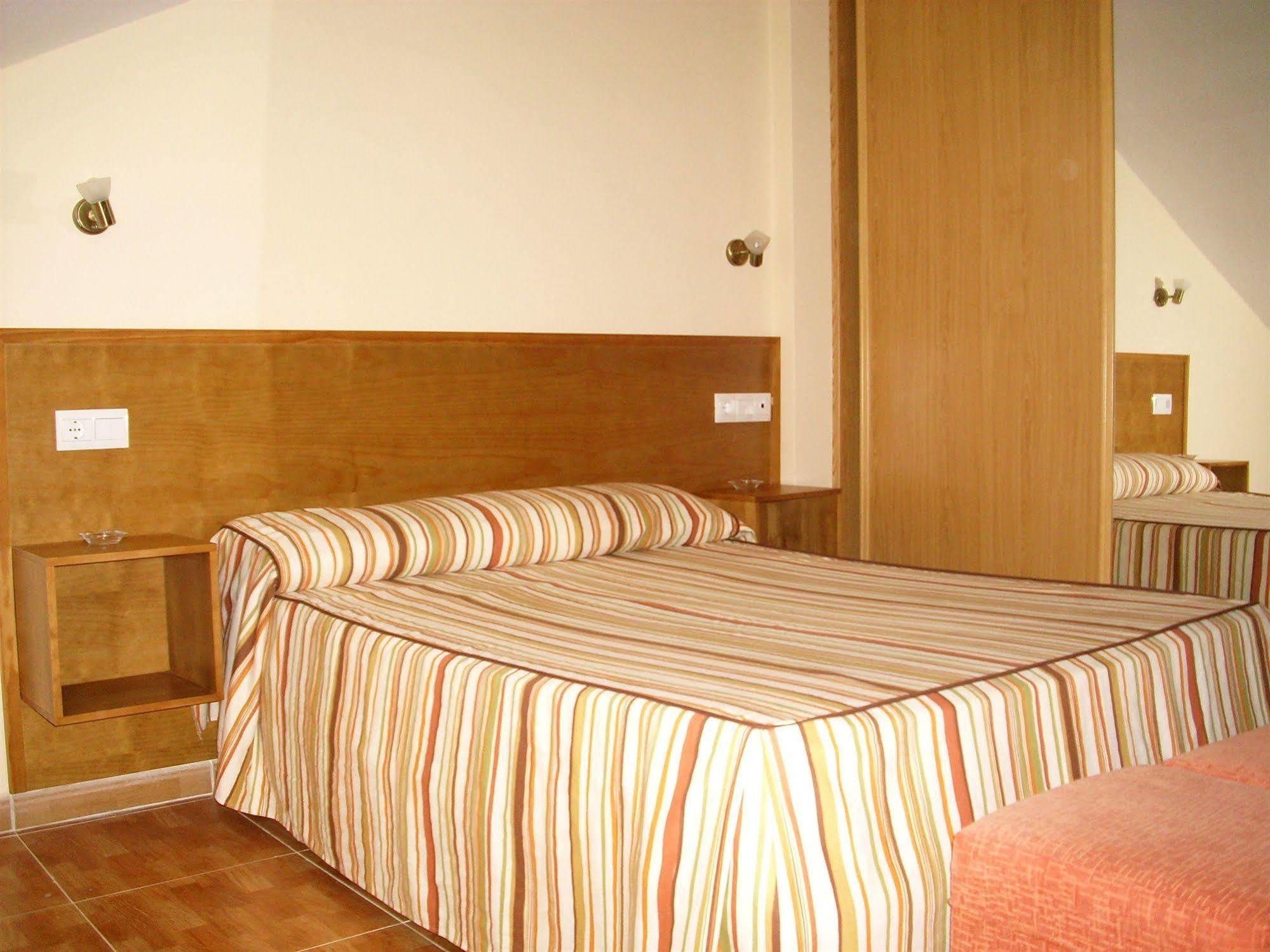 Apartamentos Maria Del Carmen Torremolinos Exterior photo