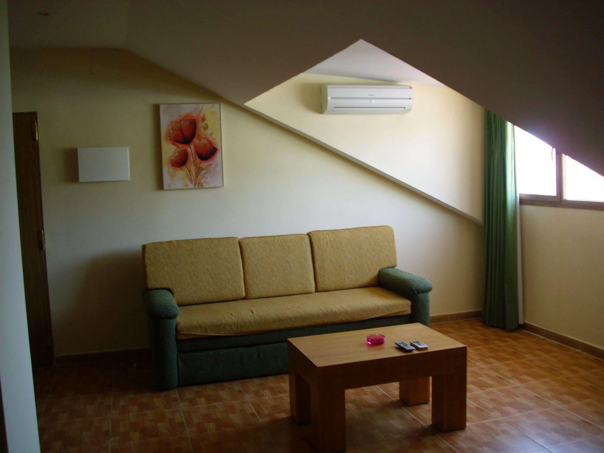 Apartamentos Maria Del Carmen Torremolinos Exterior photo